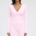 Roze yoga-top met lange mouwen en V-hals met bijpassende legging voor dames - M / Kersenbloesemroze