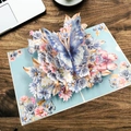3D Pop-up Grußkarte mit großem blauem Schmetterling und bunten Blumen inklusive Umschlag - Blauer Schmetterling Blumen Pop-up Karte (S851)