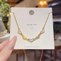 Collana in acciaio al titanio con ciondoli a cuore dorati e inserti in madreperla - Stile Madreperla a Cinque Cuori (X147) / Oro