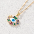 Collana malocchio placcata oro con zirconi colorati su sfondo bianco materico - Strass Baguette Colorati Stile Rotondo (Stile 10)