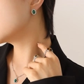 Conjunto de joyas de malaquita con collar y pendientes de plata en modelo elegante - Pendientes de turquesa verde color acero