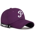 Gorra de béisbol morada con P bordada en blanco y detalle de cinta deportiva unisex - Morado