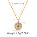 Detalle de collar dorado con piedra azul central y cristales claros - Estilo Ojo Sol Estrella (KN0254)