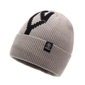 Beige gebreide muts met geribbelde textuur en NY&JA-patch voor winterse warmte - Eén maat / Khaki