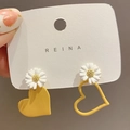 Yellow daisy earrings with asymmetrical solid and hollow heart charms on display card - 85# Heart Daisy Style / Yellow