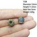 Perle de mantra tibétaine bicolore de 12 mm de diamètre pour la création de bijoux - Perle Relief Totem en Tonneau (N° 15) / Dia 12mm/Hauteur 11,5mm/Trou 3mm/Poids 3,85g / Bicolore Or et Argent