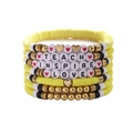 Detalle de cinco pulseras apiladas para maestra con cuentas heishi amarillas y doradas - Mezcla Amarillo Blanco Oro-TEACH INSPIRE LOVE