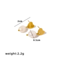 Élégantes boucles d'oreilles cœur dorées avec perles blanches, 2cm de longueur - Boucles d'oreilles cœur en or et perle