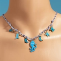 Blauw gevlochten touwketting met oceaanbedeltjes zoals een octopus en zeester - Blauw Wit Gevlochten Fun Stijl (Met Blauwe Octopus & Laarzen)