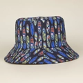Bob réversible avec motifs de planches de surf colorées et texte The Ocean Calling - M (56-58cm) / Noir