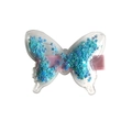 Dettaglio del fermaglio per capelli a farfalla rosa con paillettes blu a forma di stella - Blu