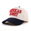 Detalle del bordado American Honey en la gorra de béisbol bicolor de algodón con costuras - Talla única / Azul Marino