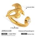 Dettaglio dell'anello a forma di uccello in acciaio inox 18K con zircone bianco - Stile Uccello e Pietra Singola (JDR0211100)