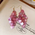 Pendientes de borla de concha rosa con ganchos dorados para un estilo de vacaciones playa - Estilo de Gancho / Rosa