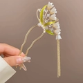 Épingle à cheveux dorée en U avec papillon vert, fleur blanche et glands suspendus - Papillon Campanule (55#) / Or