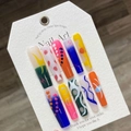 Unghie finte coffin con graffiti artistici e motivi astratti dai colori vivaci - Grande (L) / Midnight Peach Jam Metallic Graffiti (1739)