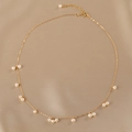 Elegante collar de oro con racimos de pequeñas perlas blancas de agua dulce en cadena - Estilo de Disposición de Perlas Irregulares con Cadena de Oro Fina (F-f-016)