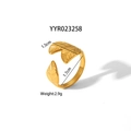 Détail d'une bague ajustable en acier inoxydable doré en forme de feuille ciselée - Style Feuille d'Or Brillant (YYR023258)