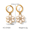 Vue détaillée de créoles dorées avec pendentifs flocon de neige et dimensions - Style Flocon de Neige (HC-E11020)