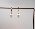 Orecchini a cerchio in oro 18K con pendenti di perle bianche tonde da donna - Orecchini / 12mm / crema