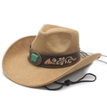 Détail d'un chapeau de cowboy en daim camel avec bande brodée et pierre turquoise - M (56-58cm) / Chameau