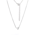 Détail du collier cœur argenté avec lettre Q gravée et fermoir mousqueton en acier inoxydable - Lettre Q / Acier