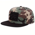 Dettaglio della toppa ricamata AC su cappello snapback mimetico con visiera piatta nera - Regolabile / Stile Toppa AC in Tela Mimetica della Giungla / Mimetico