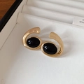 Pendientes dorados elegantes con resina negra ovalada y diseño en espiral - Pequeño / Dorado/Negro