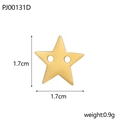 Dettaglio pendente a stella dorata con dimensioni 1,7 cm e peso 0,9 g in vista macro - PJ00131D-Bottone Stella Grande a Doppio Foro