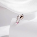 Zilveren engelenvleugel kraakbeen oorbel met kleine roze edelsteen in minimalistisch design - Zilver Roze Steen Rechts (Enkel)