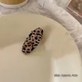 Ovaler Haarclip mit Leopardenmuster aus Acryl, kompakte 4cm Größe für Damen - Leopard Oval Klammer / Ca. 4cm