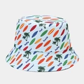 Détail d'un bob bleu clair avec des imprimés d'été de planches de surf et de palmiers - M (56-58cm) / Imprimé Planche de Surf Tropical Bleu Clair (1#)