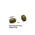 Vista macro de cuentas de barril de bronce de 8mm con medidas, agujero de 3mm y relieve - 3# (8x7mm)