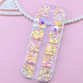 Scatola a 12 scomparti con paillettes colorate a forma di stella e cuore per unghie - T-357 (Mix di Simboli Multicolore)