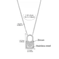 Collana con lucchetto a cuore in acciaio inossidabile dorato e zirconi su sfondo bianco - Colore acciaio