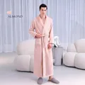 Accappatoio lungo da uomo in flanella color mandorla con bordi bianchi e cintura - Mandorla (Uomo)