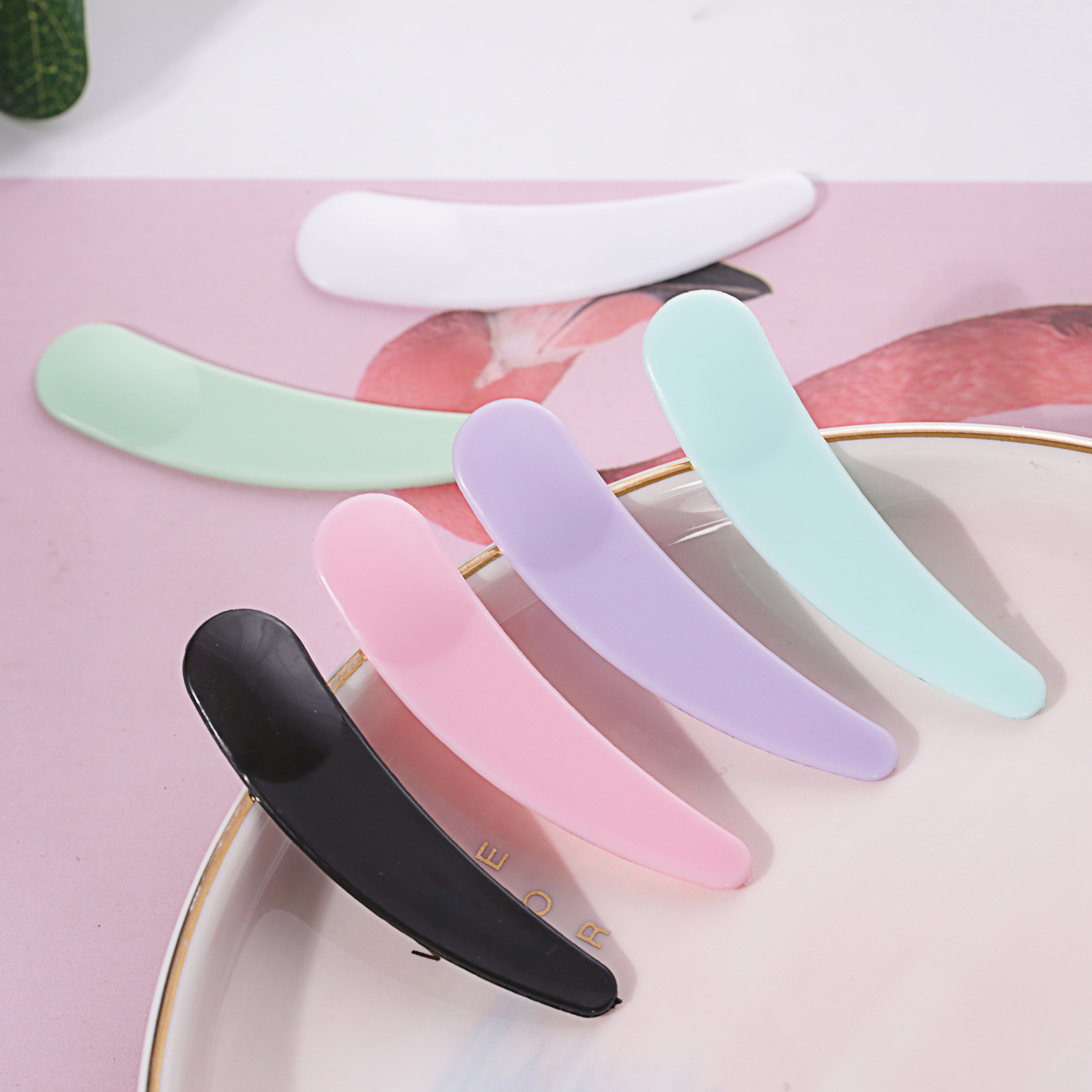 Mini PP Plastic Cosmetic Spatula Crescent Mask Mixing Stick Face Cream Spoons For Makeup Skin Care Sampling Travel Portable Women Hygiene Tools
