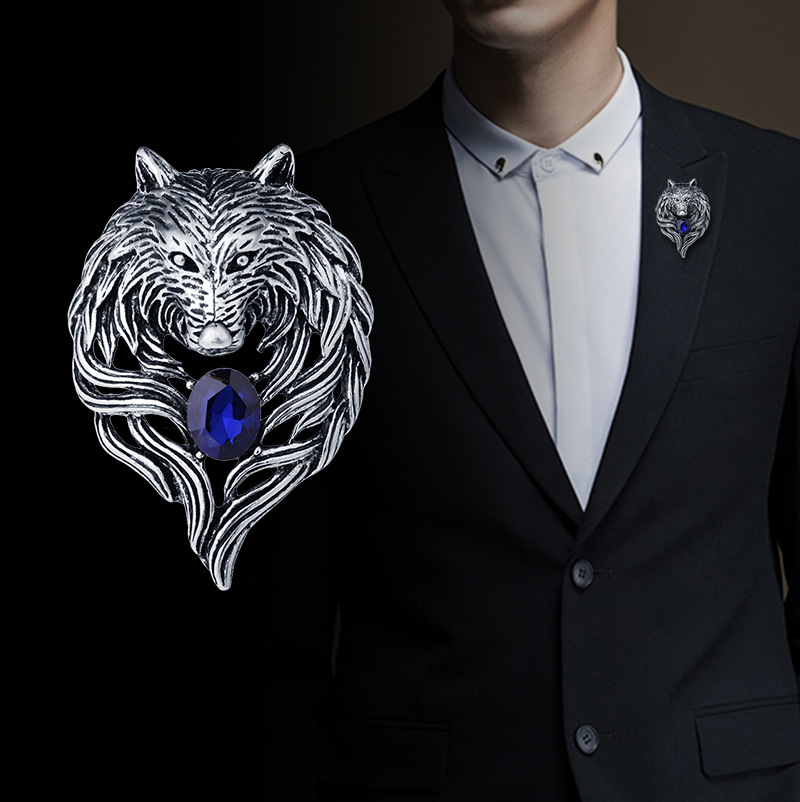 Vintage Alloy Wolf Head Brooch With Blue Artificial Gemstone Retro Animal Lapel Pin For Men Suit Tuxedo Wedding Party Banquet Personalized Jewelry