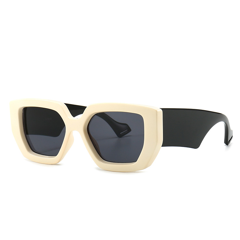 Wholesale Women Retro Oversized Square Sunglasses UV400 - Everful