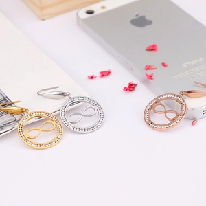 Boucles d'oreilles infini en or, argent et or rose avec des strass brillants sertis