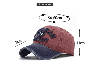 Dettaglio cappellino da baseball in cotone lavato vintage con ricamo 3D e taglia regolabile