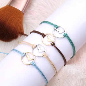 Set di 4 braccialetti intrecciati stile boho con ciondoli a forma di montagna
