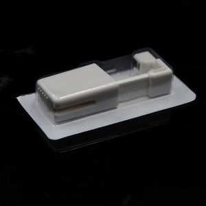 Sterile Einweg-Ohrlochpistole mit medizinischem Edelstahl-Ohrstecker in Blisterpackung