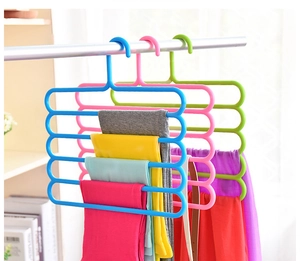 Close-up of a 5-tier S-shape plastic pants hanger showing multi-layer storage capacity