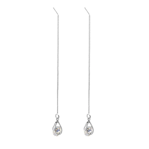 Boucles d'oreilles longues en argent avec pampilles asymétriques en zircon goutte