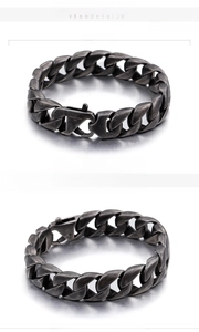 Détail du bracelet gourmette en acier inoxydable noir vintage de 15mm avec fermoir