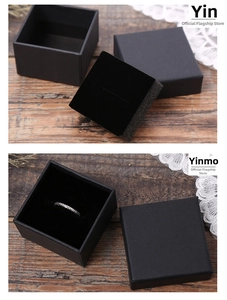 Détail d'un écrin à bijoux noir mat avec mousse haute densité et bague en diamant