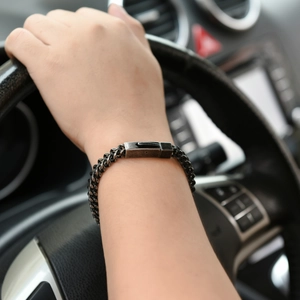 Herren Vintage 316L Edelstahlgliederarmband in Schwarz mit Steckschnalle am Lenkrad