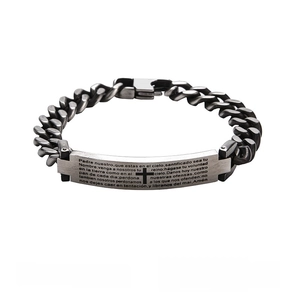 Detail eines Vintage-Silberarmbands mit spanischem Vaterunser und eingraviertem Kreuz