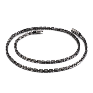 304 stainless steel Boston necklace featuring a vintage oval link chain in retro silver finish
